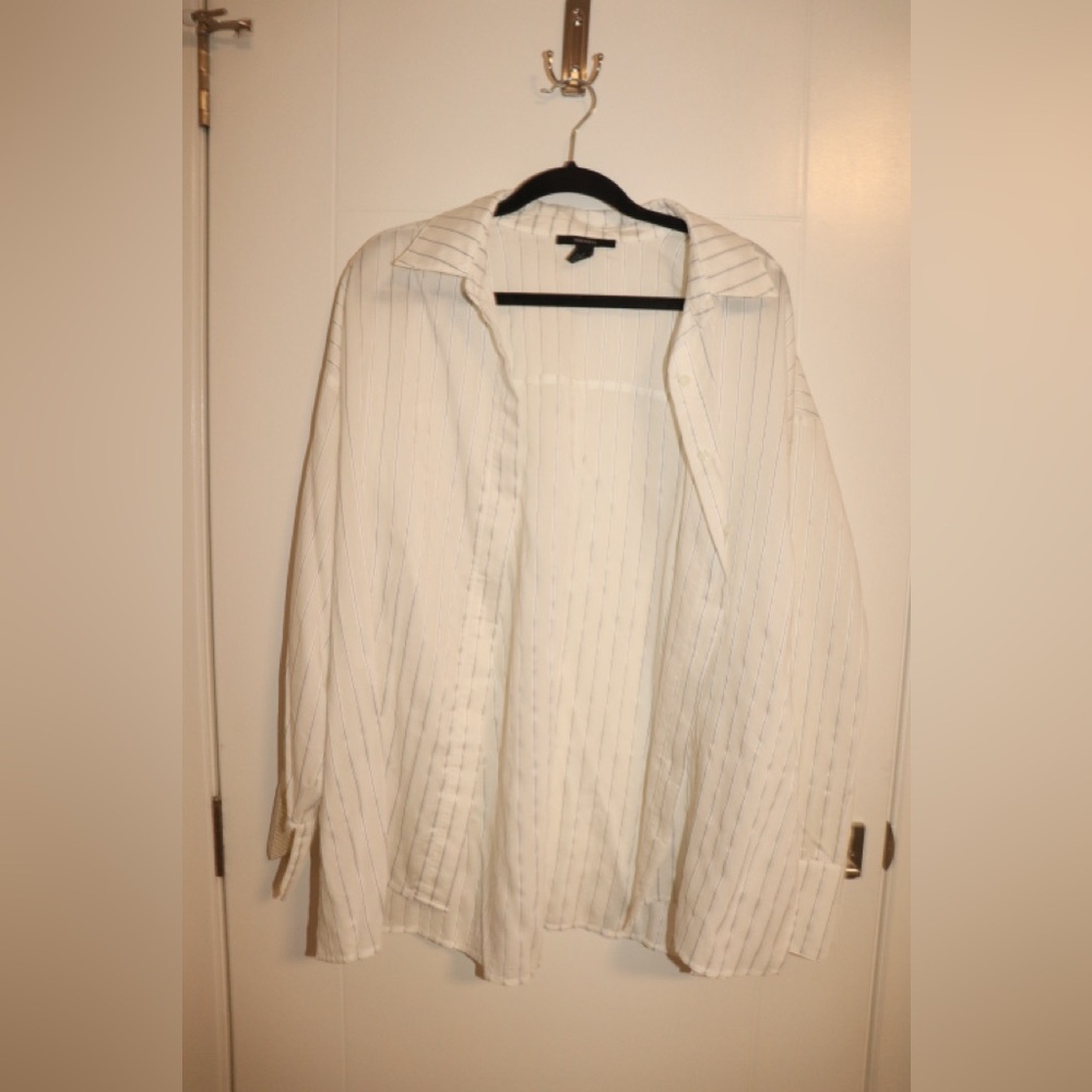 Forever 21 White Buttoned Down Top
